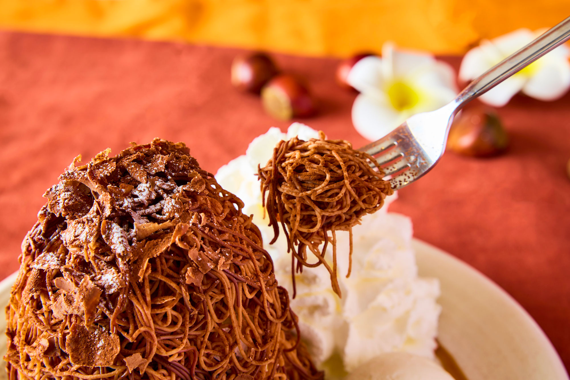 香り豊かなマロンと、濃厚なチョコレートのダブルクリームが楽しめる